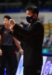 [포토] 유도훈 감독 ‘맞서 싸워’