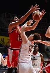 [포토] 로슨 ‘리바운드 놓쳤어’