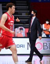 [포토] 강을준 감독 ‘최고야’