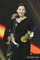 [DA포토]김희애, 대중문화 예술상 대통령상 표창