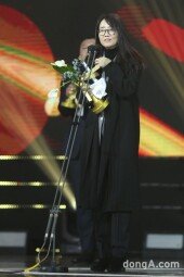 [DA포토]김은희 작가, 장한준 감독에게 감사해