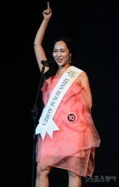 [포토] ‘2020 미스 로얄 코리아’ 박주원 ‘뮤지컬 보는 듯 자기소개’