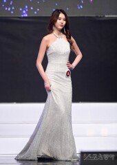 [포토] ‘2020 미스 로얄 코리아’ 한예지 ‘긴장되는 드레스 퍼레이드’