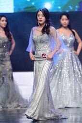 [포토] ‘2020 미스 로얄 코리아’ 김은아 ‘긴장된 발걸음’