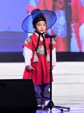 [포토] 박성준 ‘친구들한테 자랑하고 나왔어요’