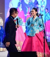 [포토] 김하울 ‘심현섭 아저씨 긴장 풀어주세요’