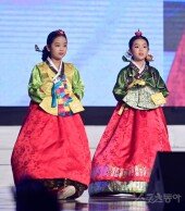 [포토] 이슬아-김나연 ‘다소곳한 워킹’