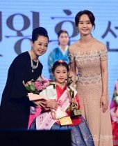 [포토] 나르샤 부문 진 수상한 정채아