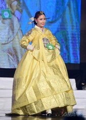 [포토] 유해숙 ‘조심조심 발걸음’