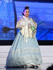 [포토] 박경애 ‘긴장된 워킹’