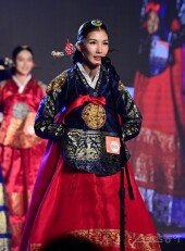 [포토] 전윤혜 ‘긴장감 없는 자기소개’