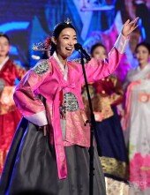 [포토] 이윤경 ‘노래로 자기소개’