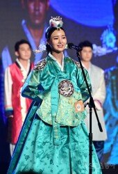 [포토] 이태리 ‘수줍게 자기소개’