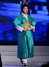 [포토] 이정 ‘조심조심 워킹’