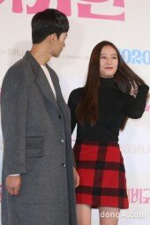 [DA포토]신재휘-정수정, 화기애애한 케미