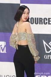 [DA포토]여자친구 신비, 마고걸의 빛나는 뒤태