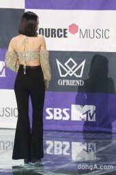 [DA포토]여자친구 신비, 반전 뒤태