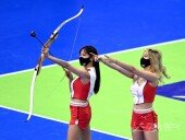 [포토] 치어리더 ‘경품 화살 날아가요’