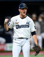 [포토] 병살로 만루 위기 넘긴 루친스키!