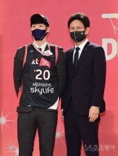 [포토] 이호준-서동철 감독 ‘함께 기념 촬영’