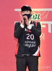 [포토] 이호준 ‘부산 KT로 갑니다’