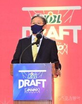 [포토] 이정대 총재 ‘KBL 신인 드래프트를 시작합니다’