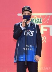 [포토] 이근휘 ‘전주KCC 유니폼 입었어요’