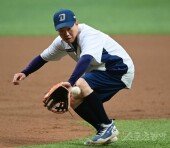 [포토] 지석훈 ‘수비는 기본!’