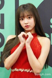 [DA포토]오마이걸 유아, 섹시한 손하트