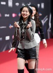 [DA포토]위클리 지한, 하트 뿅뿅