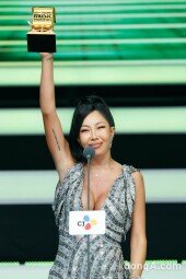 [DA포토]제시 ＂엄마 나 상받았어＂