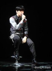 [DA포토]강다니엘, 어둠 속 빛나는 비주얼