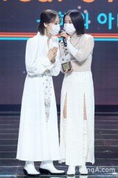 [DA포토]마마무 문별-솔라, TMA에서 빛나는 순수 천사