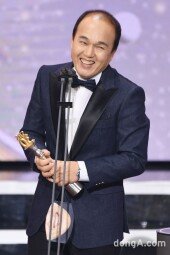 [DA포토]김광규, 우수상 소감 깜짝 발언 ＂재석이형 아파크값 좀..＂