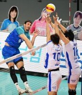 [포토] 알렉스 ‘블로커 위로 강스파이크’