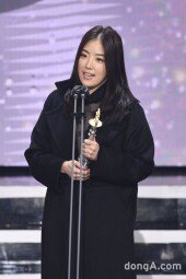 [DA포토]최소형 PD, 프로그램 ‘트롯신이 떴다’ 우수상 수상