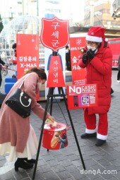 [DA포토]김장훈, 명동에 뜬 ‘일일산타’