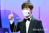 [DA포토]딘딘, 연예대상 엄지 척