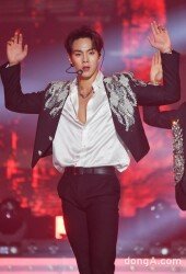 [DA포토]몬스타엑스 셔누, 두 팔만 들었을 뿐인데