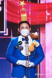 [DA포토]노라조 조빈, 인간 트로피