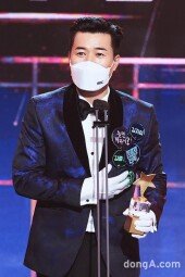 [DA포토]김종민, 뮤직&토크 남자 우수상 수상 (MBC 방송연예대상)