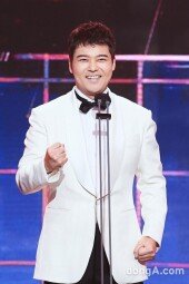 [DA포토]전현무, 대상을 향하여 (MBC 방송연예대상)