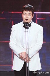 [DA포토]전현무, 겸손한 예능인의 자세 (MBC 방송연예대상)