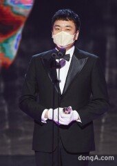 [DA포토]이성욱, 조연상 수상 (2020 MBC 연기대상)