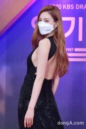 [DA포토]나나, 빛나는 반전 뒤태 (2020 KBS 연기대상)