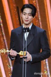 [DA포토]안효섭, 우수 연기상 수상 장르 액션 (2020 SBS 연기대상)