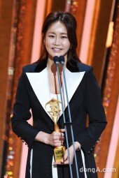 [DA포토]신은경, 중장편 드라마 우수 연기상 수상 (2020 SBS 연기대상)
