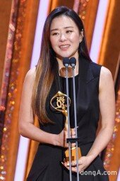 [DA포토]최강희, 최강 동안.. 베스트 캐릭터상 (2020 SBS 연기대상)