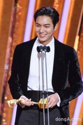 [DA포토]이민호, 미소도 로맨틱 (2020 SBS 연기대상)