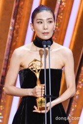 [DA포토]김서형, 미니시리즈 장르 액션 최우수 연기상(2020 SBS 연기대상)